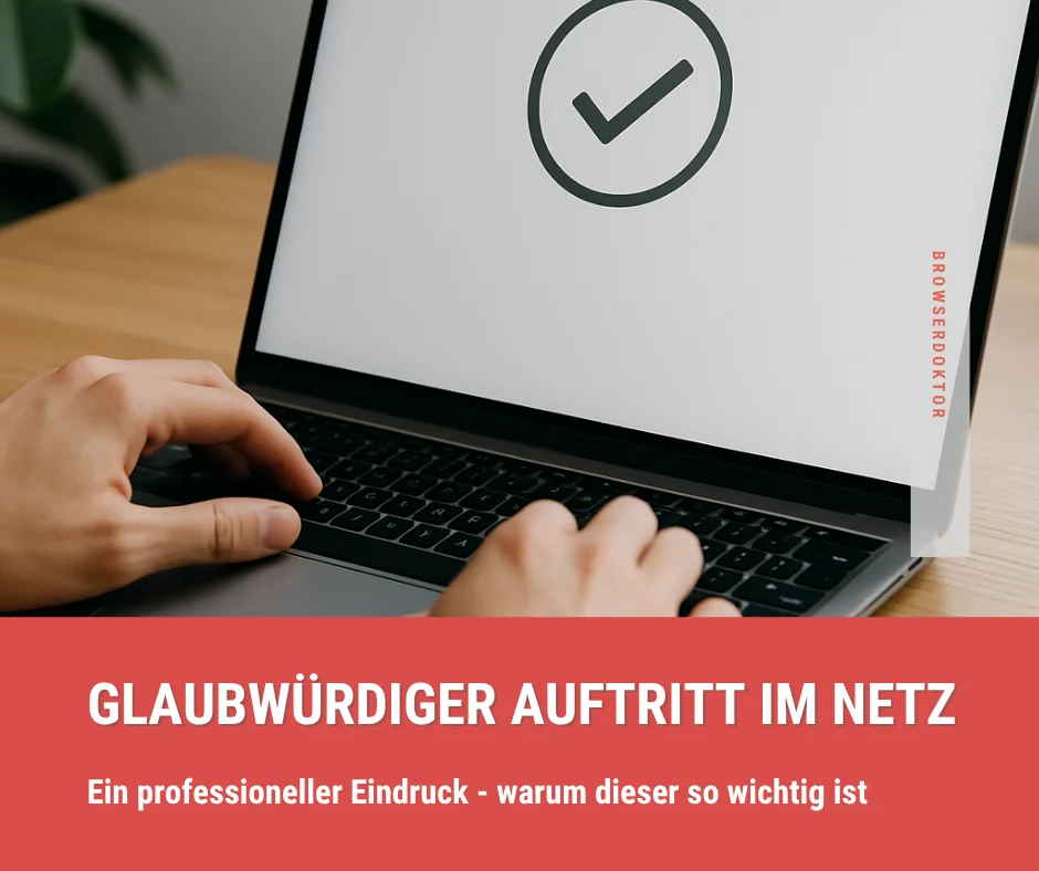 Person arbeitet am Laptop mit professionell wirkender Website – Symbol für vertrauenswürdigen Webauftritt